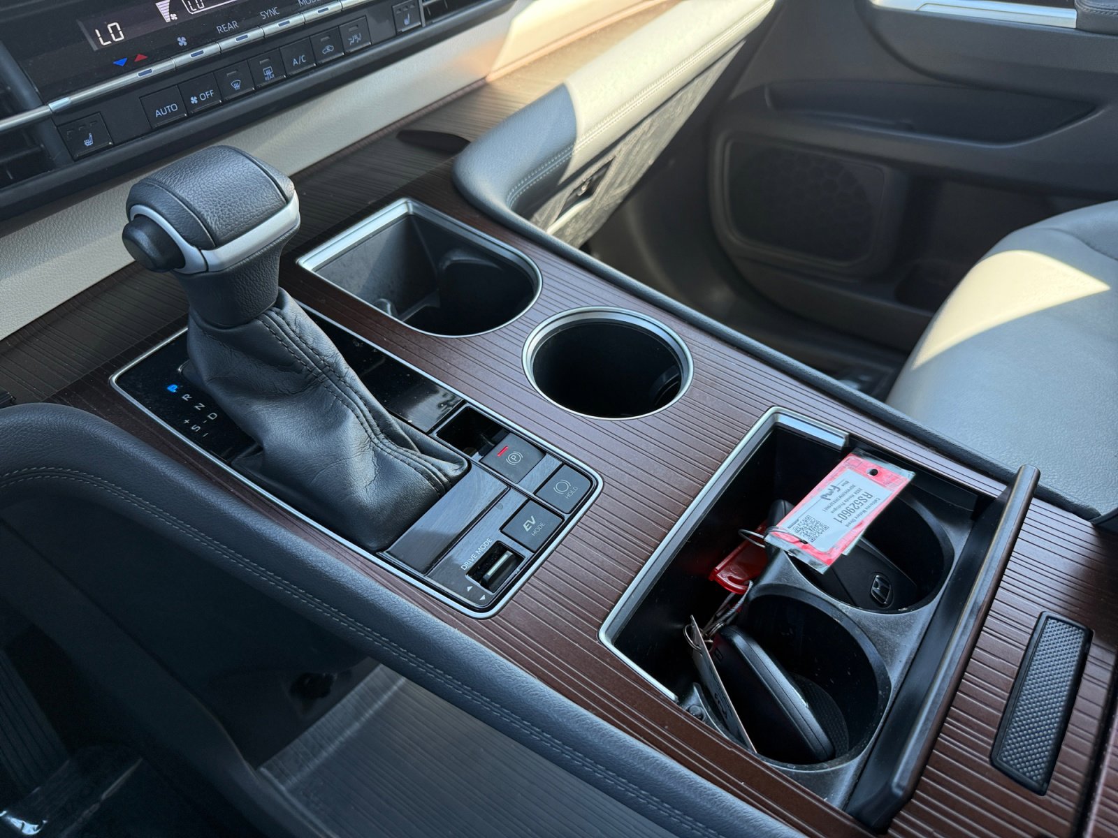 Used 2022 Toyota Sienna XLE image 13