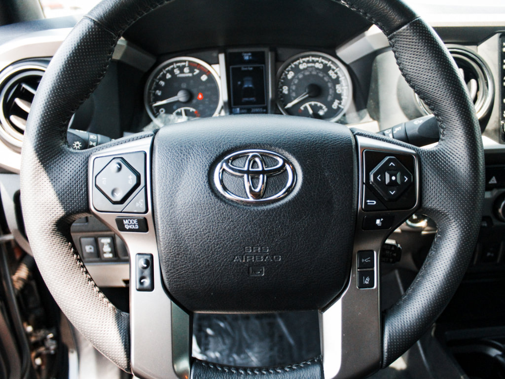 Used 2022 Toyota Tacoma Limited AWD/4WD image 13