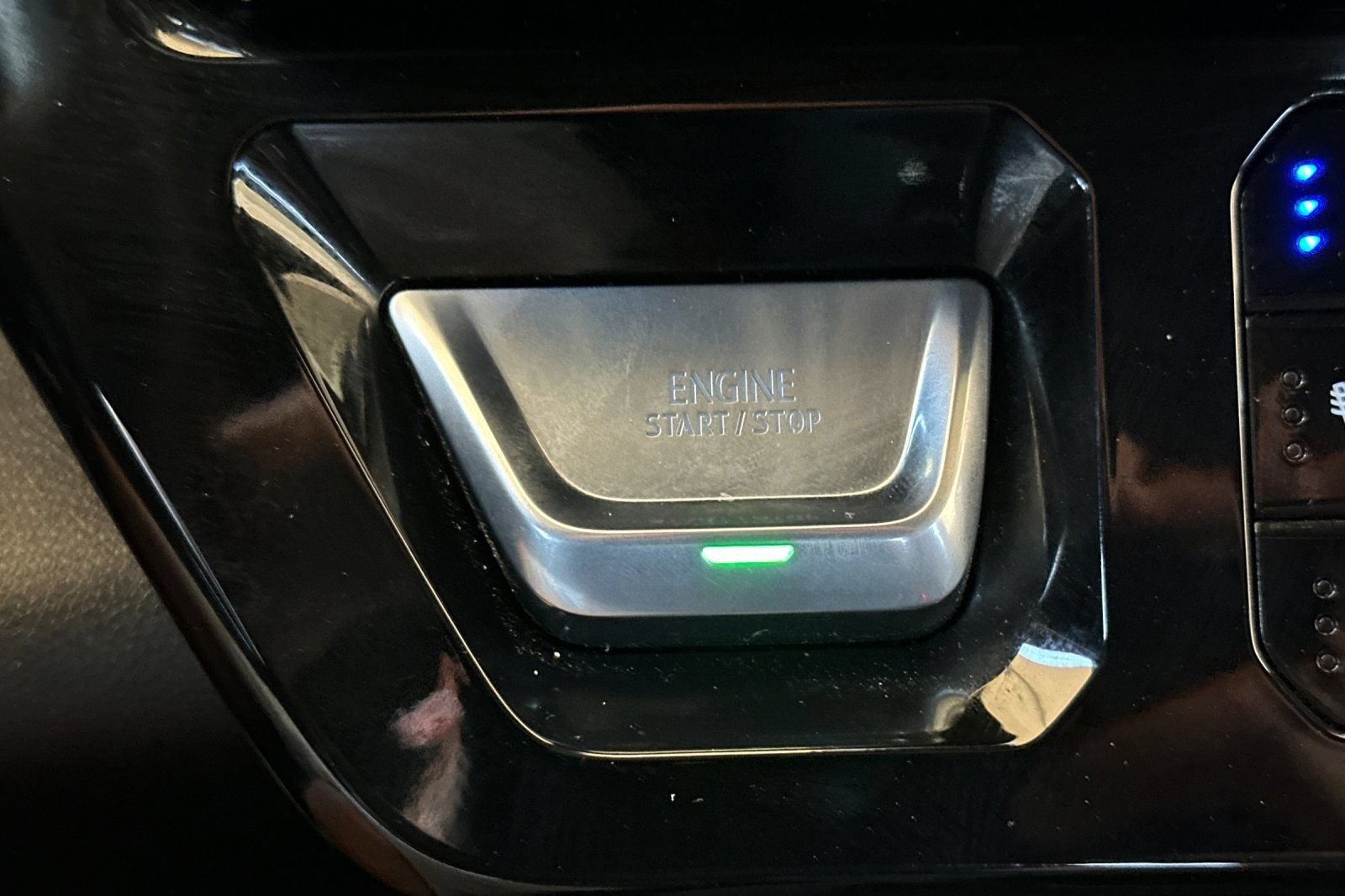 Certified 2025 GMC Sierra 1500 AT4 AWD/4WD image 23