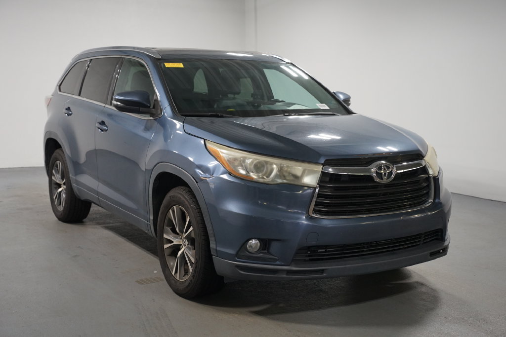 Used 2016 Toyota Highlander XLE FWD image 3