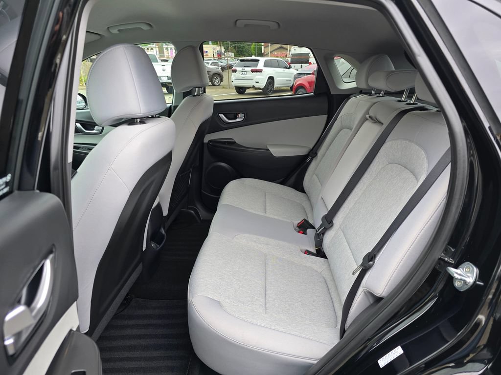 Used 2023 Hyundai Kona SE FWD image 14