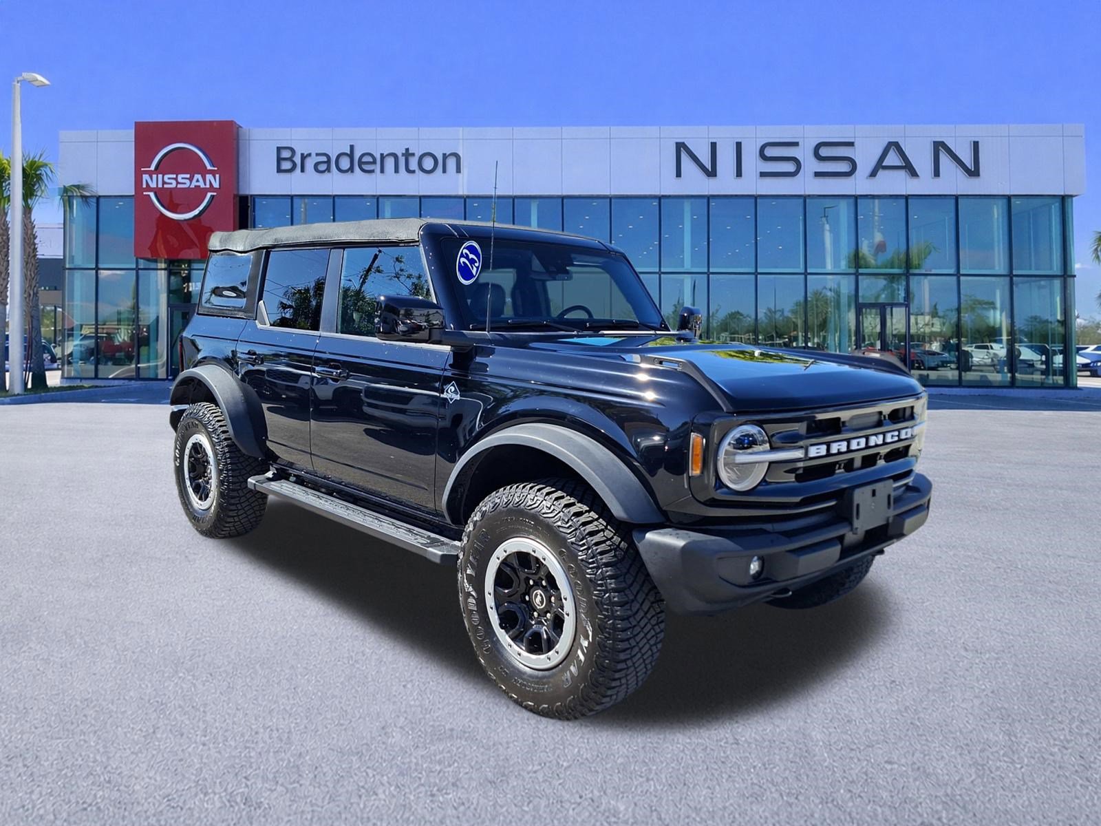 Used 2023 Ford Bronco Outer Banks w/ Sasquatch Package image 3