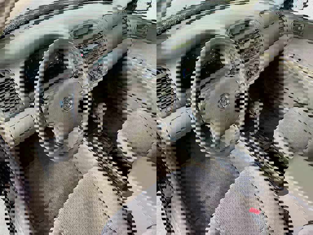 Used 2003 Toyota Camry LE image 2