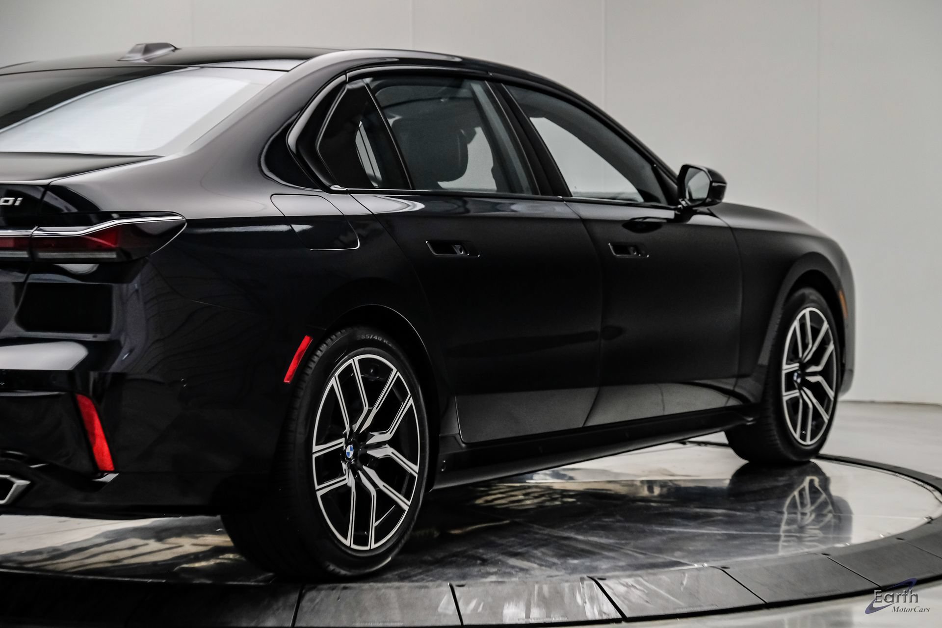 Used 2026 BMW 760i xDrive w/ Executive Package AWD/4WD image 19