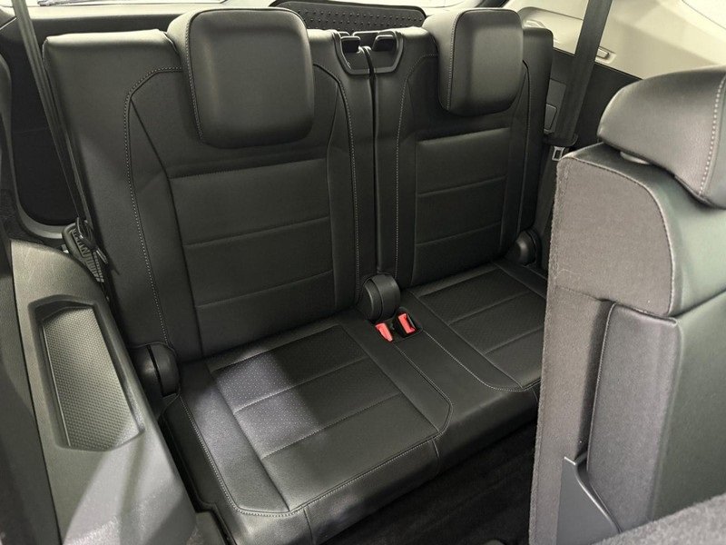 Used 2020 Volkswagen Tiguan SE image 9