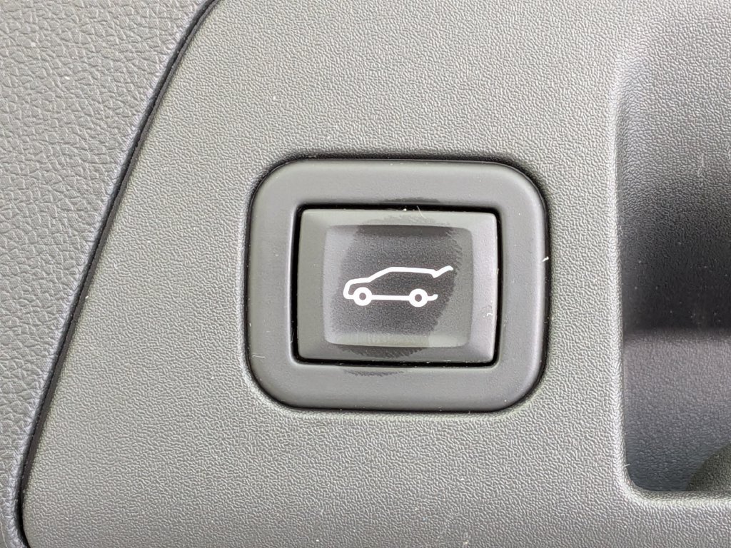 Used 2023 Buick Envision Essence w/ Sport Touring Package FWD image 32