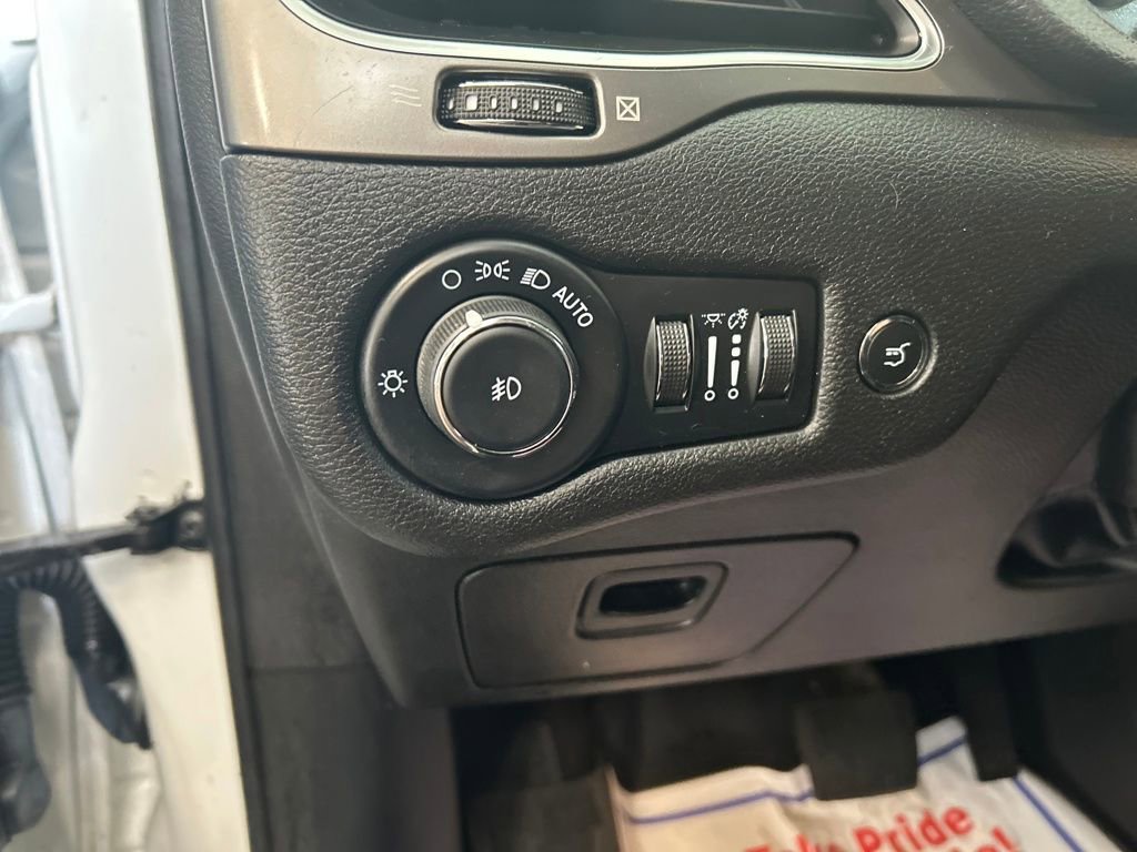 Used 2021 Jeep Cherokee Latitude Lux w/ Comfort/Convenience Group image 23