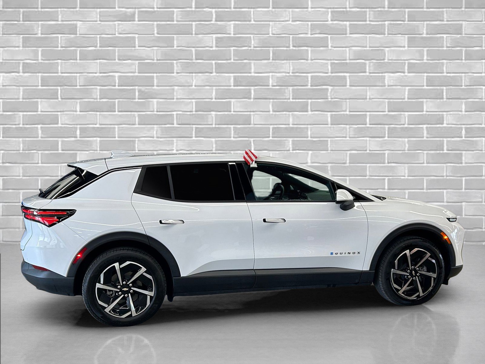 Used 2025 Chevrolet Equinox EV LT w/ Comfort Package image 5