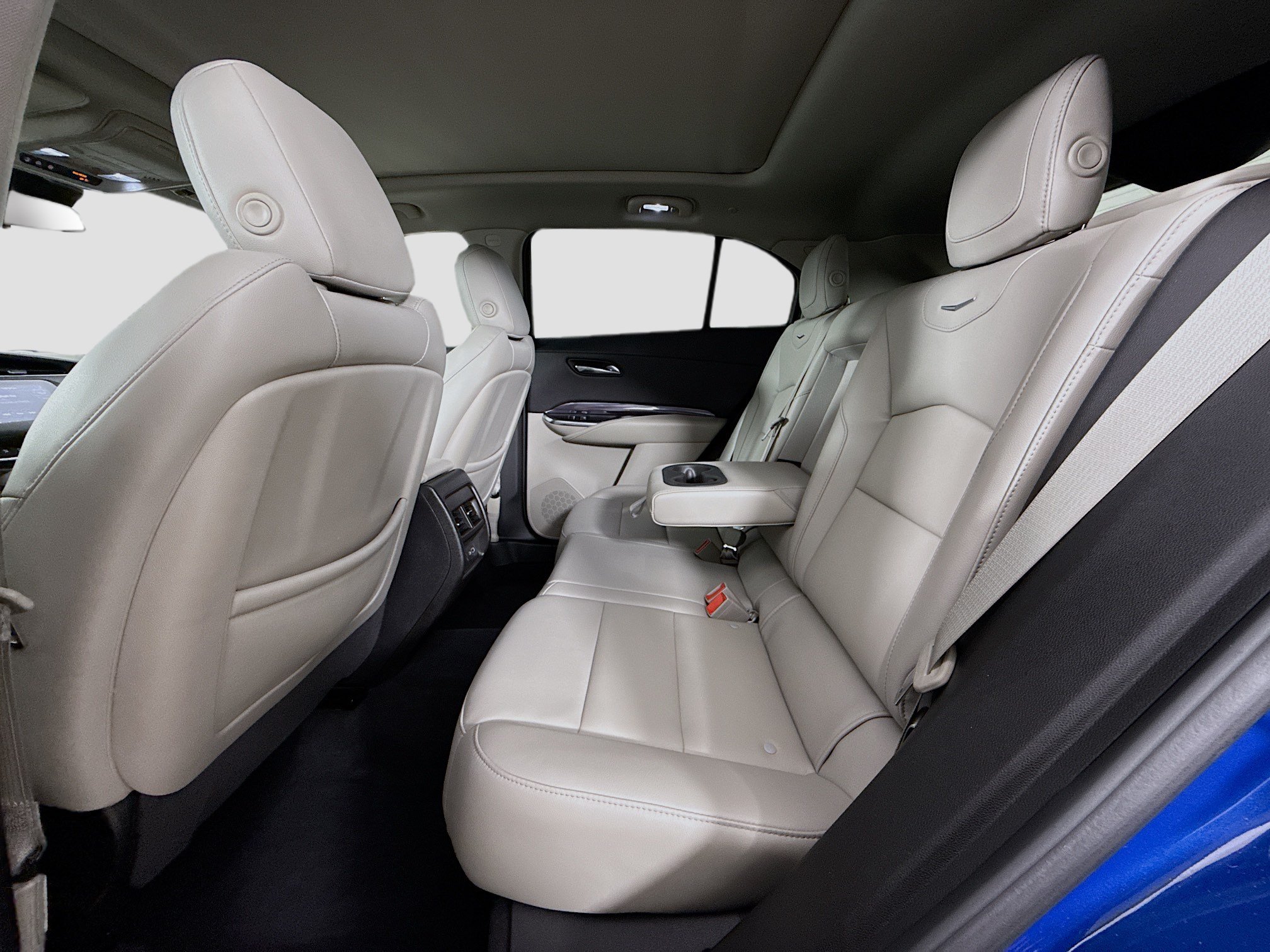 Used 2021 Cadillac XT4 Luxury w/ Cold Weather Package FWD image 26