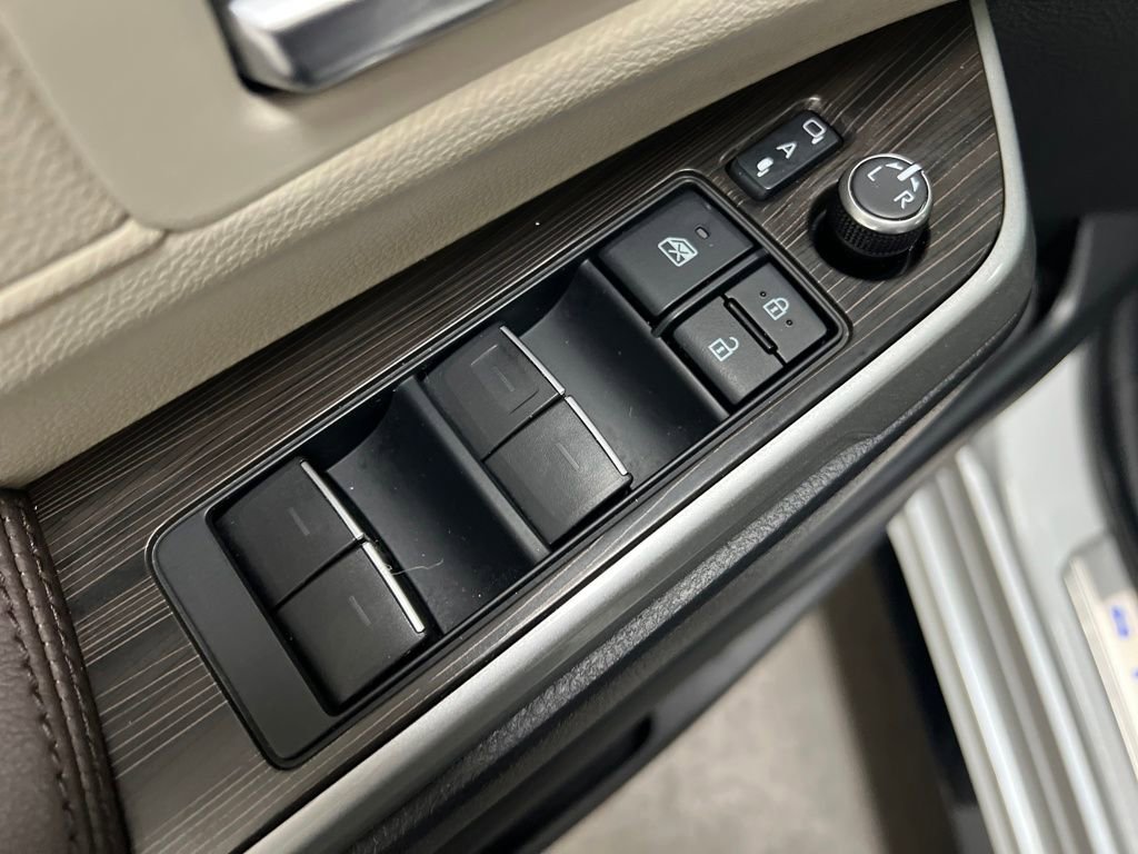 Used 2022 Toyota Sienna Platinum image 13