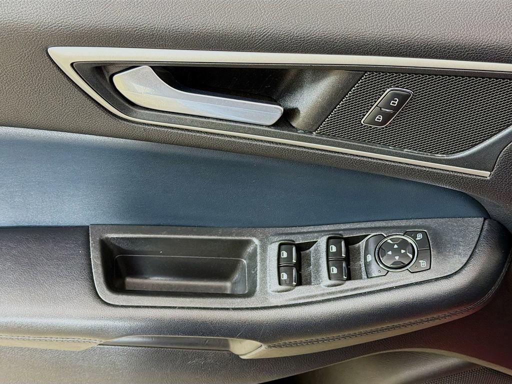 Used 2022 Ford Edge SEL w/ Sport Appearance Package image 26