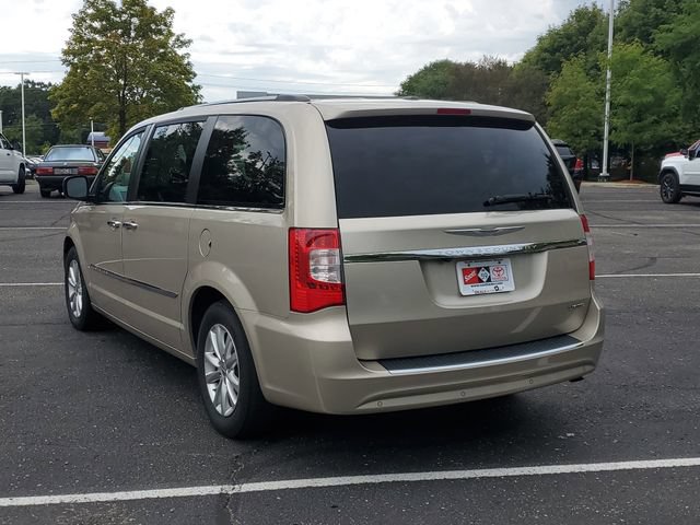 Used 2015 Chrysler Town & Country Limited Platinum FWD image 3