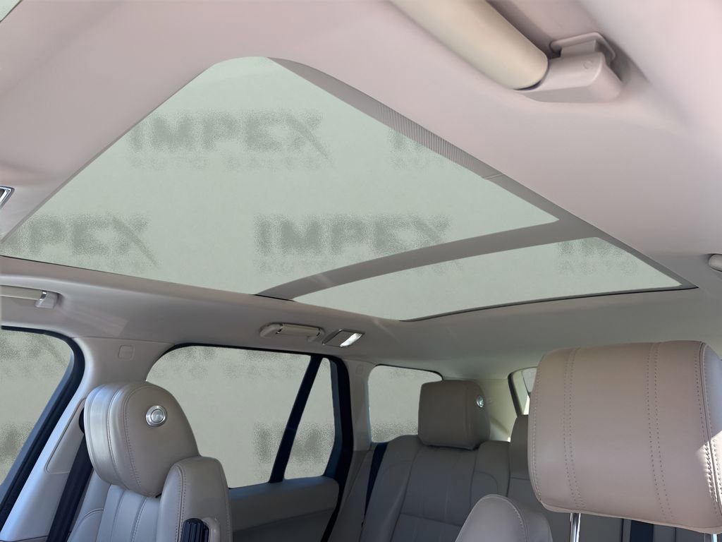 Used 2016 Land Rover Range Rover HSE image 10