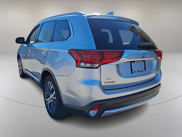 Used 2017 Mitsubishi Outlander SEL AWD/4WD image 4