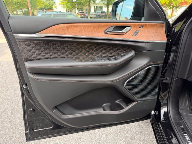 New 2027 Jeep Grand Cherokee Summit w/ Adv Protech Group IV AWD/4WD image 8