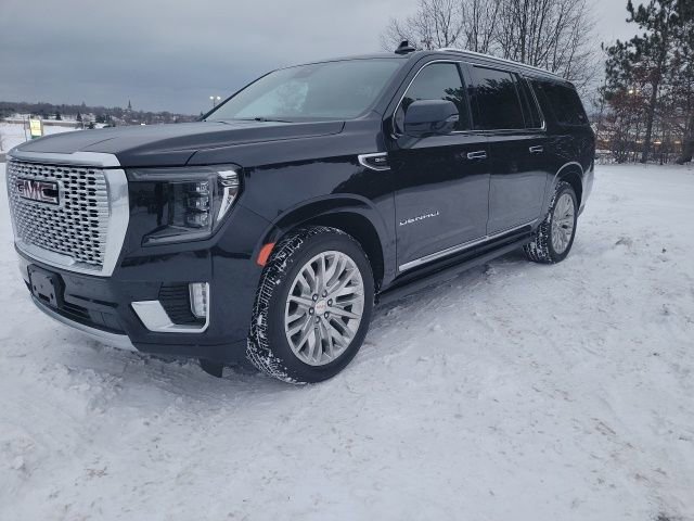 Used 2023 GMC Yukon XL Denali w/ Denali Reserve Package AWD/4WD image 3