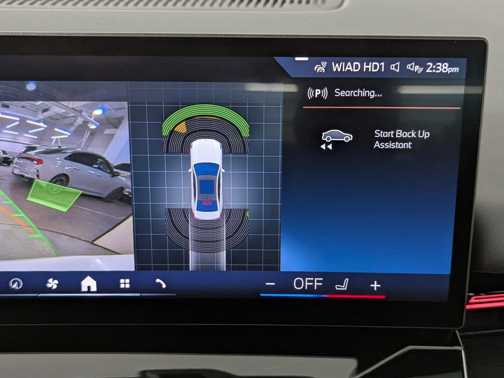 Used 2025 BMW 530i xDrive image 22