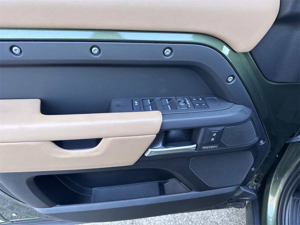 New 2026 Land Rover Defender 110 X-Dynamic SE image 17