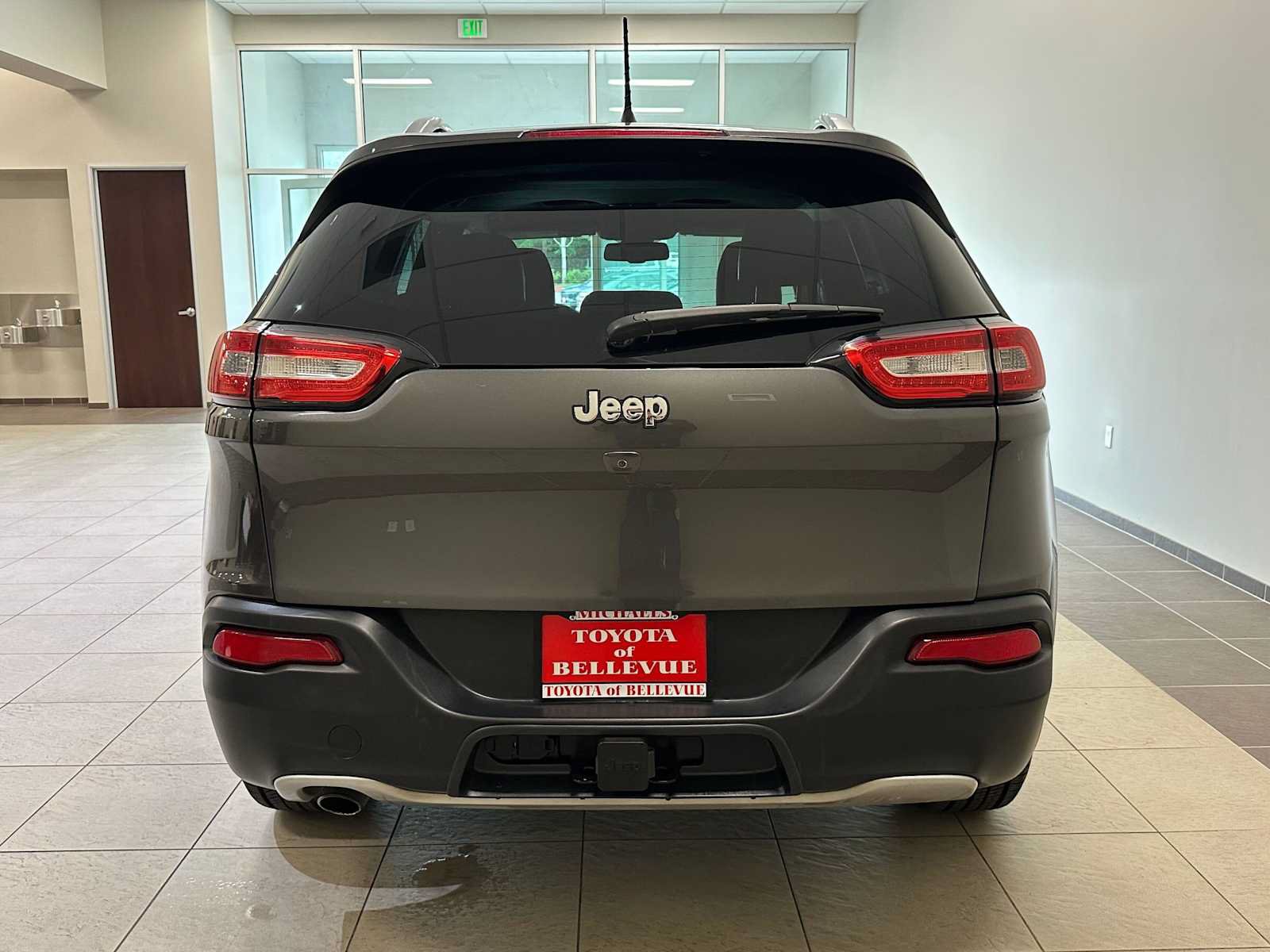 Used 2015 Jeep Cherokee Limited w/ Luxury Group AWD/4WD image 5