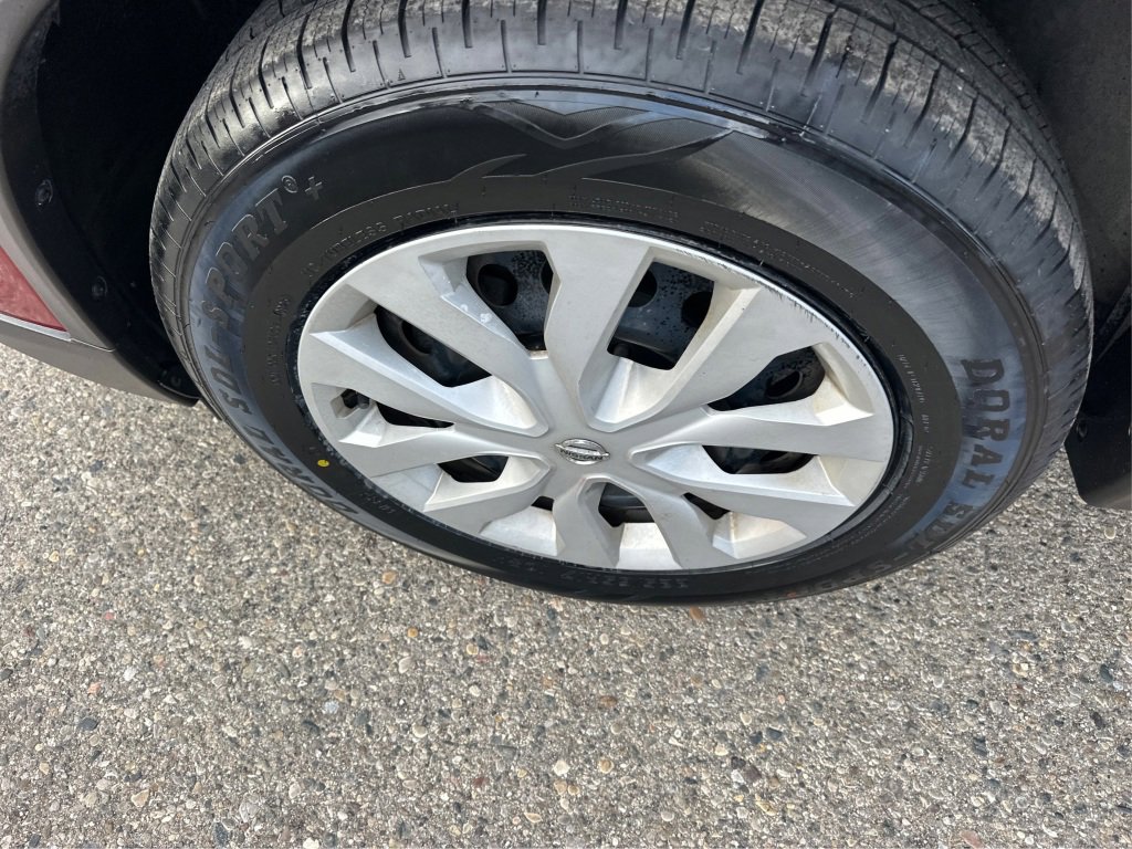 Used 2019 Nissan Rogue S image 19