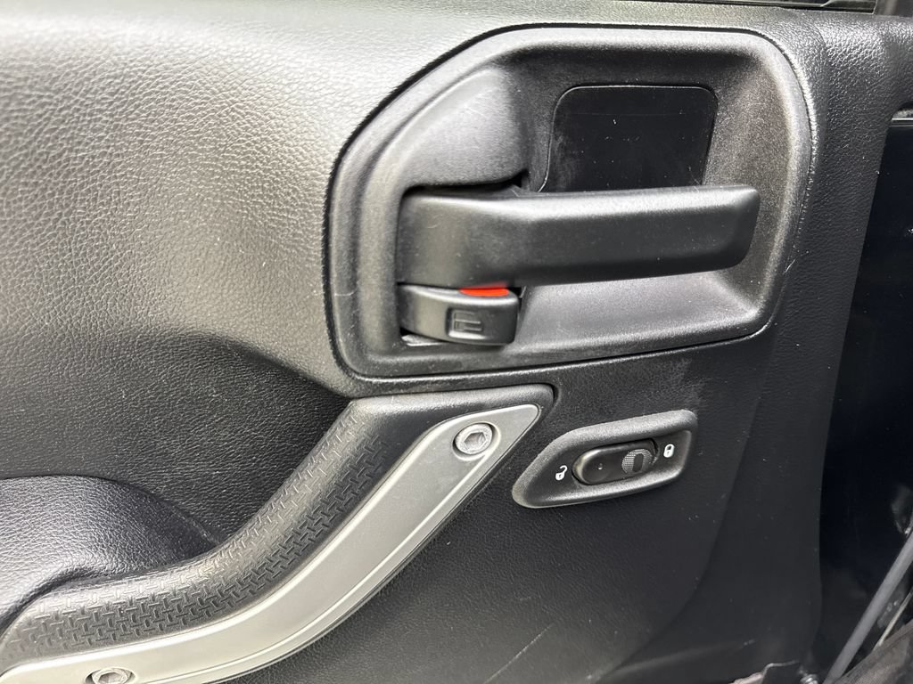 Used 2014 Jeep Wrangler Rubicon w/ Power Convenience Group AWD/4WD image 32