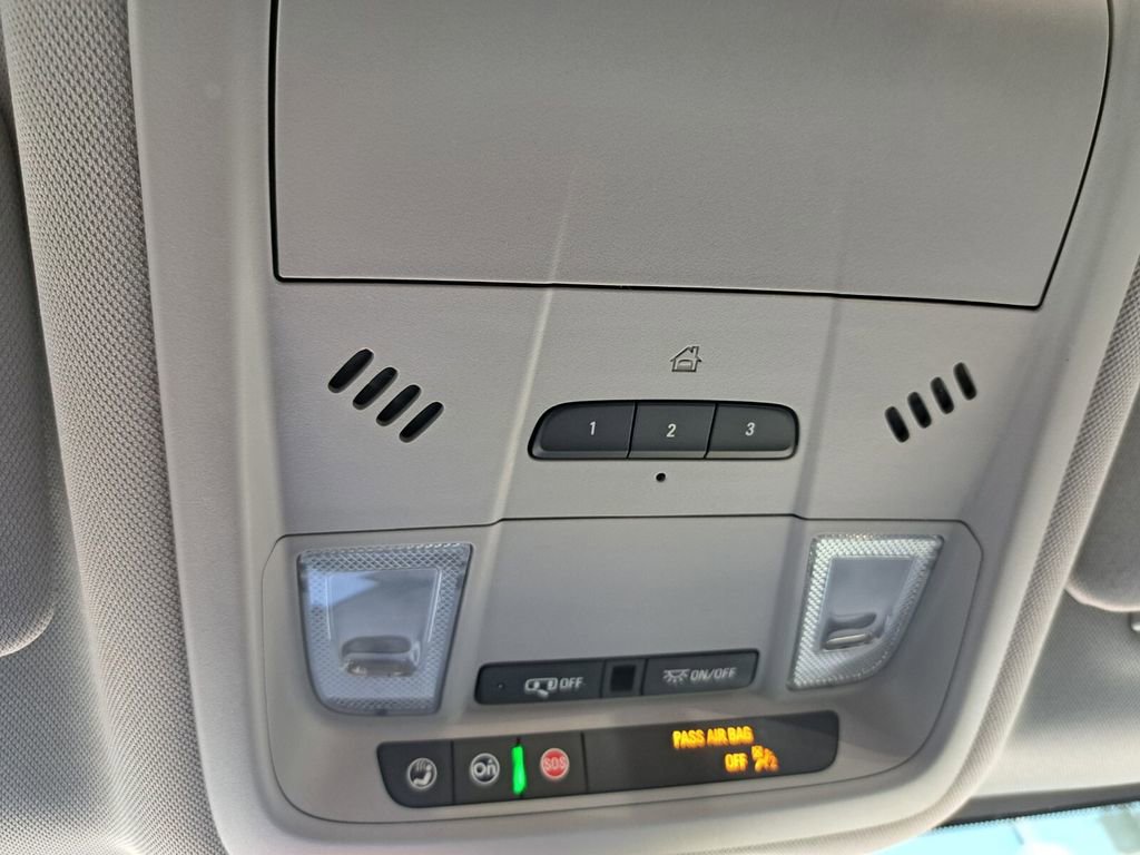 Used 2023 GMC Terrain SLT w/ Elevation Edition image 17