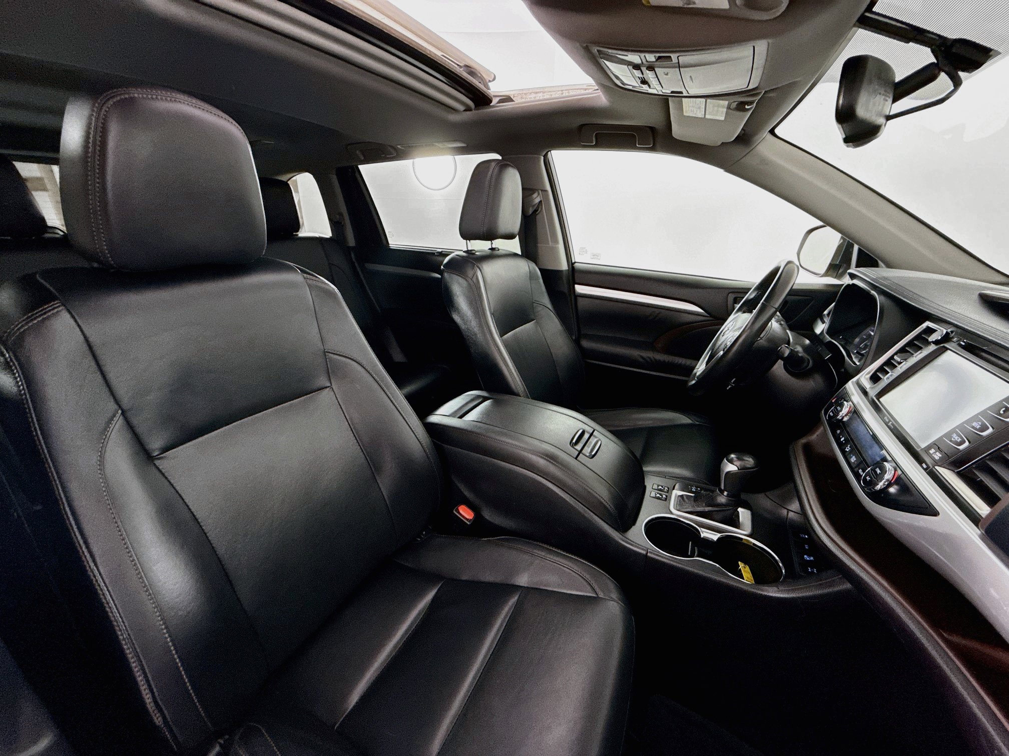 Used 2015 Toyota Highlander XLE AWD/4WD image 30