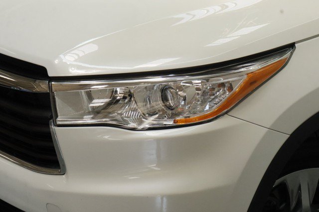 Used 2014 Toyota Highlander Limited FWD image 2