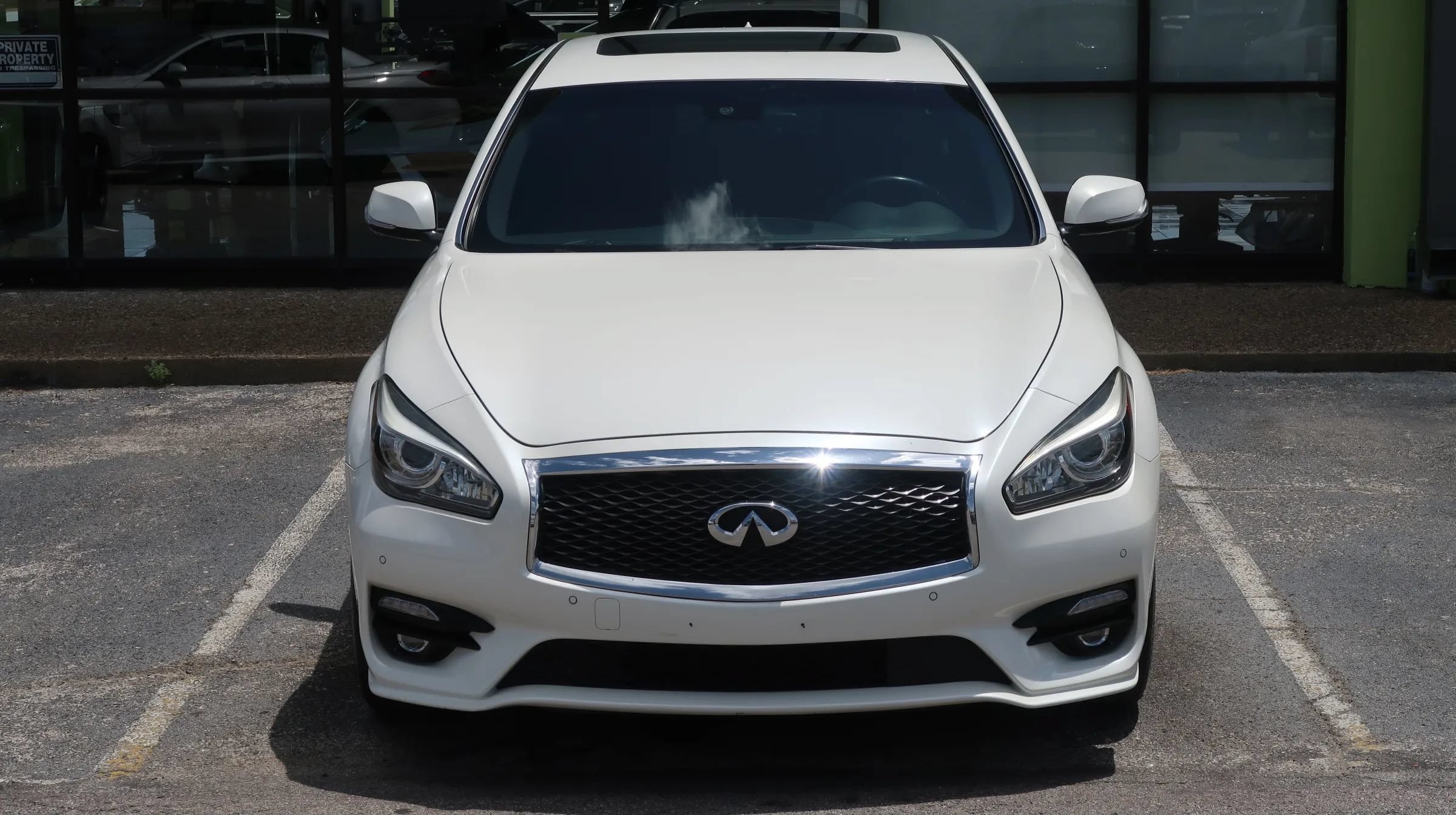 Used 2019 INFINITI Q70 Luxe w/ Sport Package RWD image 4
