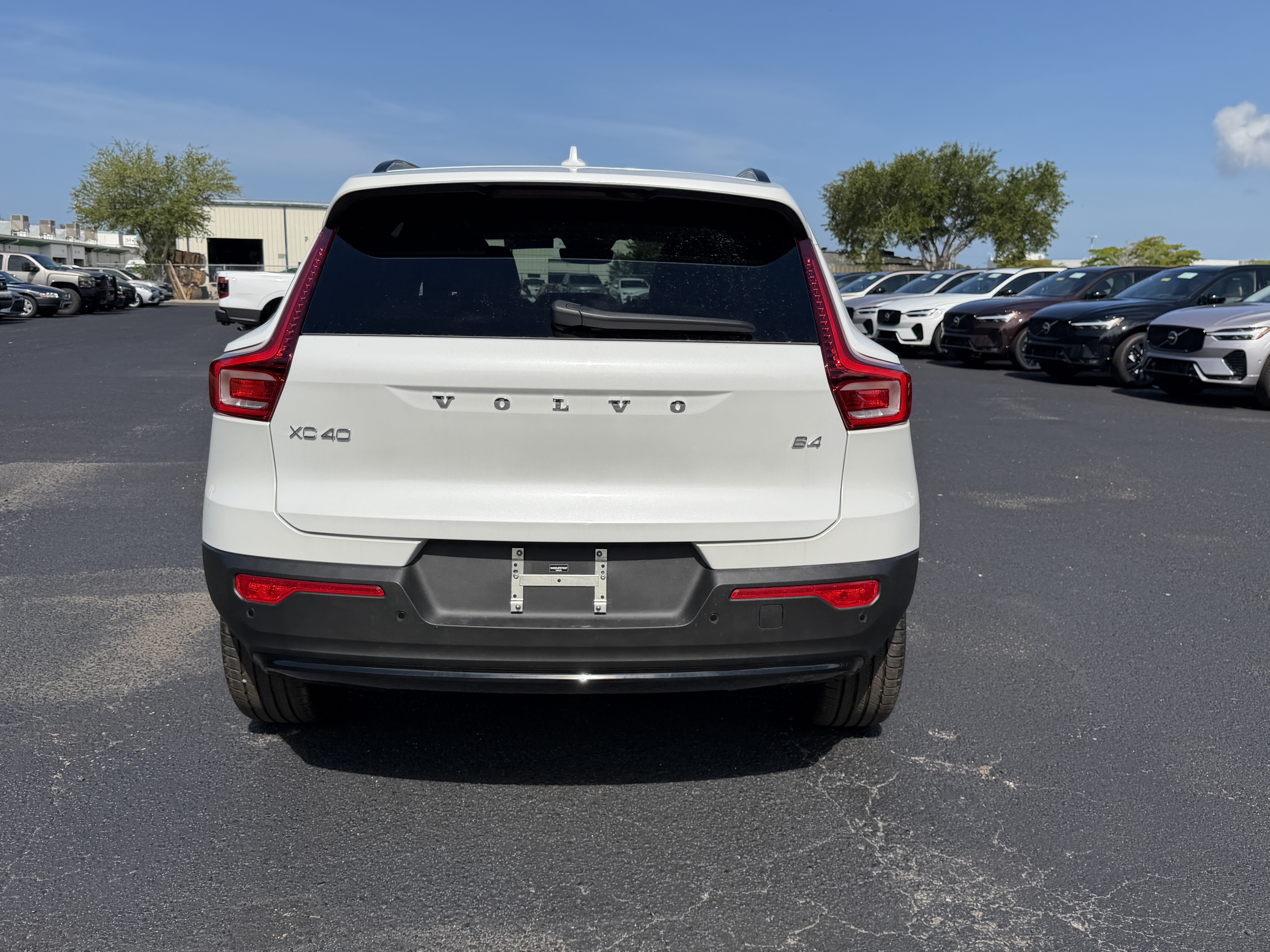 New 2026 Volvo XC40 B4 Core w/ Climate Package FWD image 4