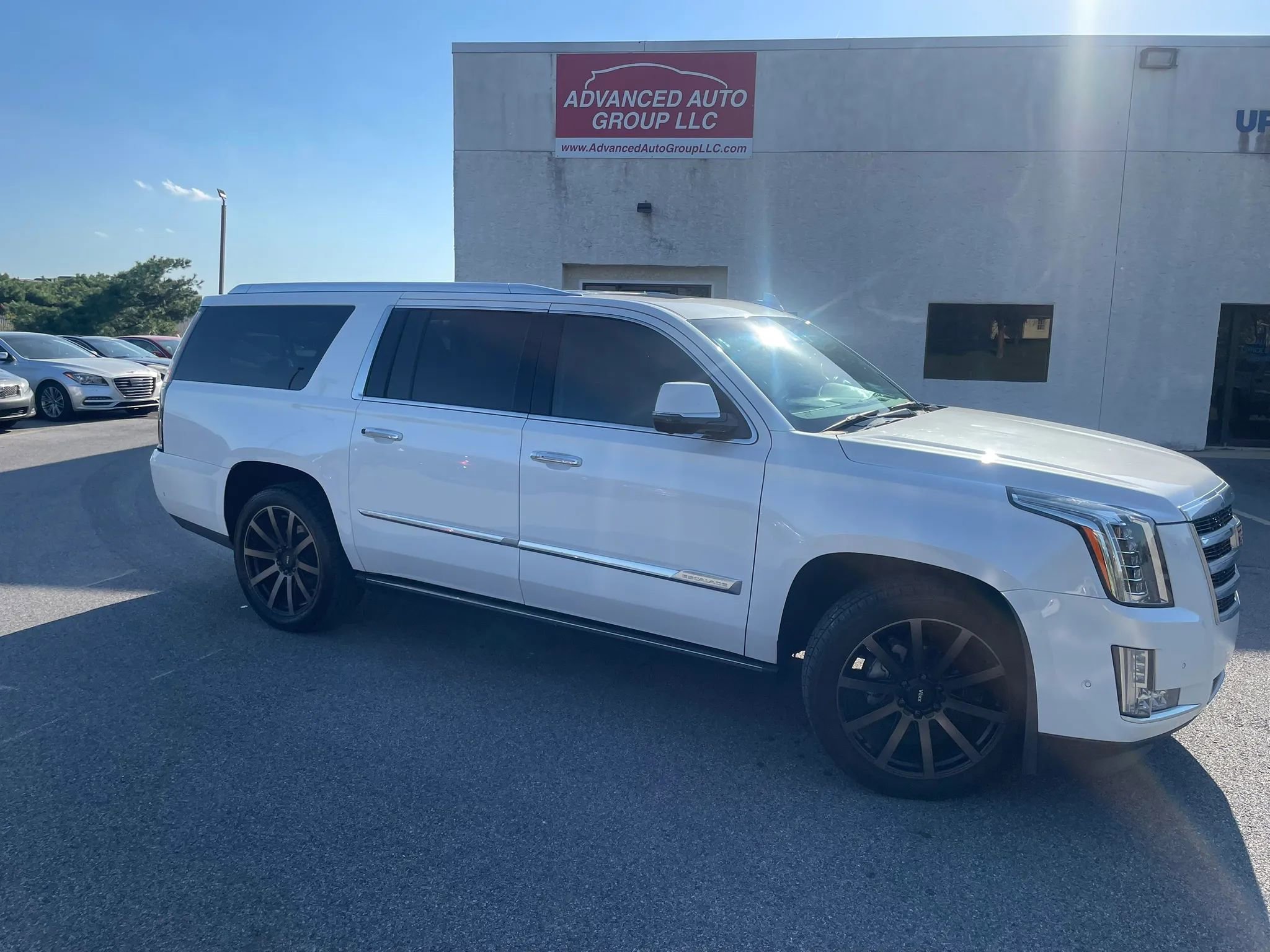 Used 2018 Cadillac Escalade ESV Premium Luxury AWD/4WD image 17