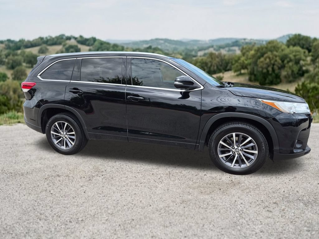 Used 2017 Toyota Highlander XLE FWD image 12