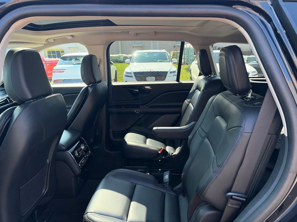 Used 2024 Lincoln Aviator AWD w/ Premium Package image 19