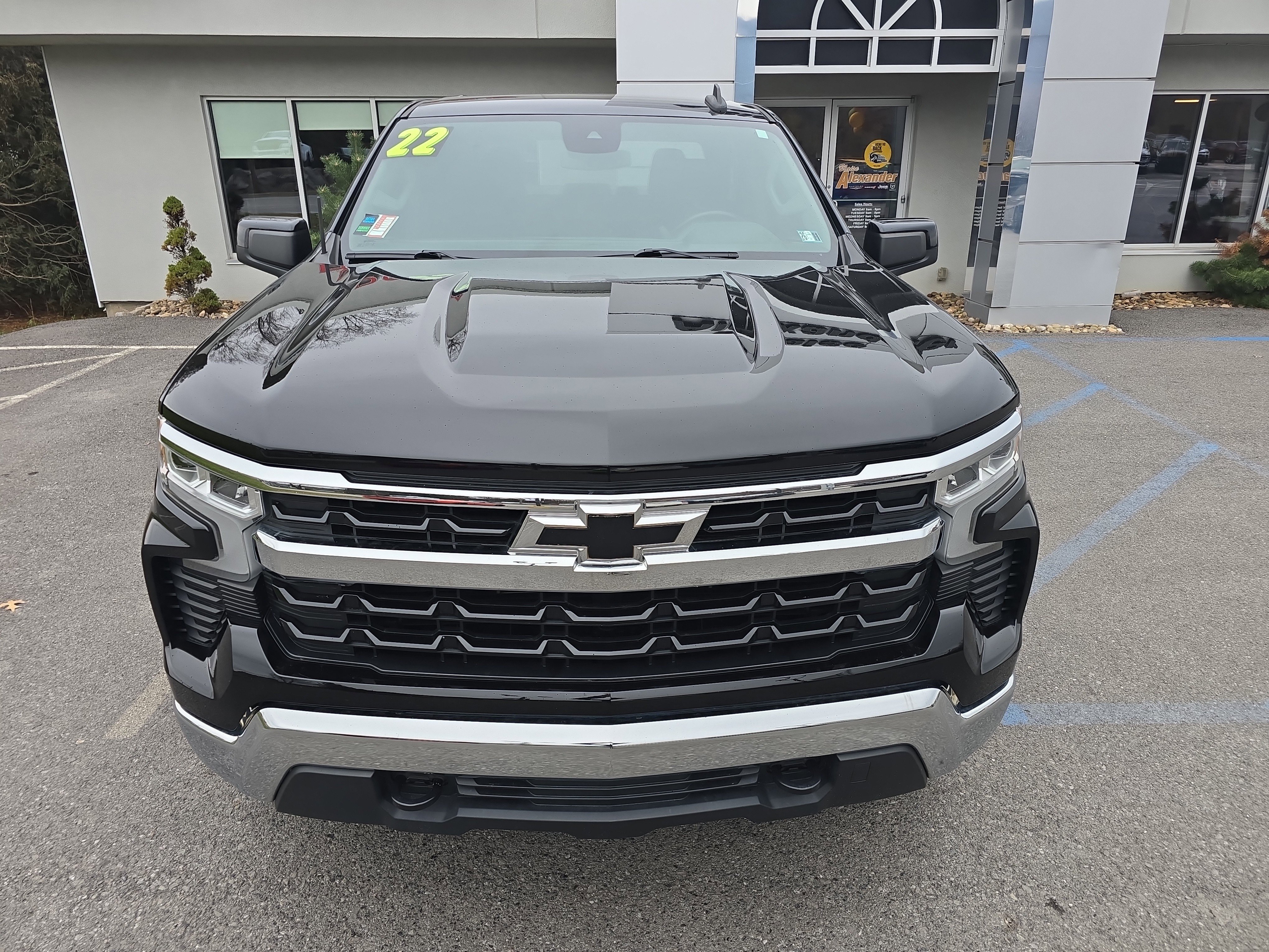 Used 2022 Chevrolet Silverado 1500 LT image 9