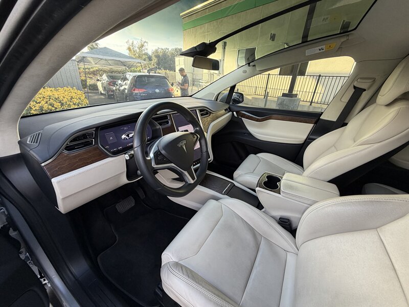 Used 2017 Tesla Model X 75D AWD/4WD image 11
