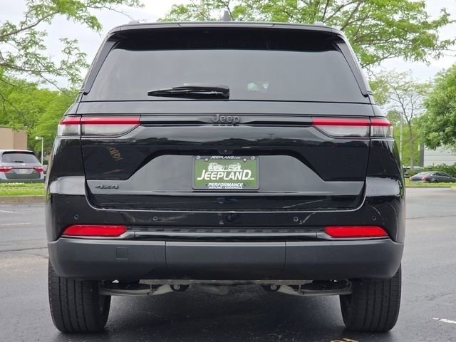 Used 2024 Jeep Grand Cherokee Altitude AWD/4WD image 21