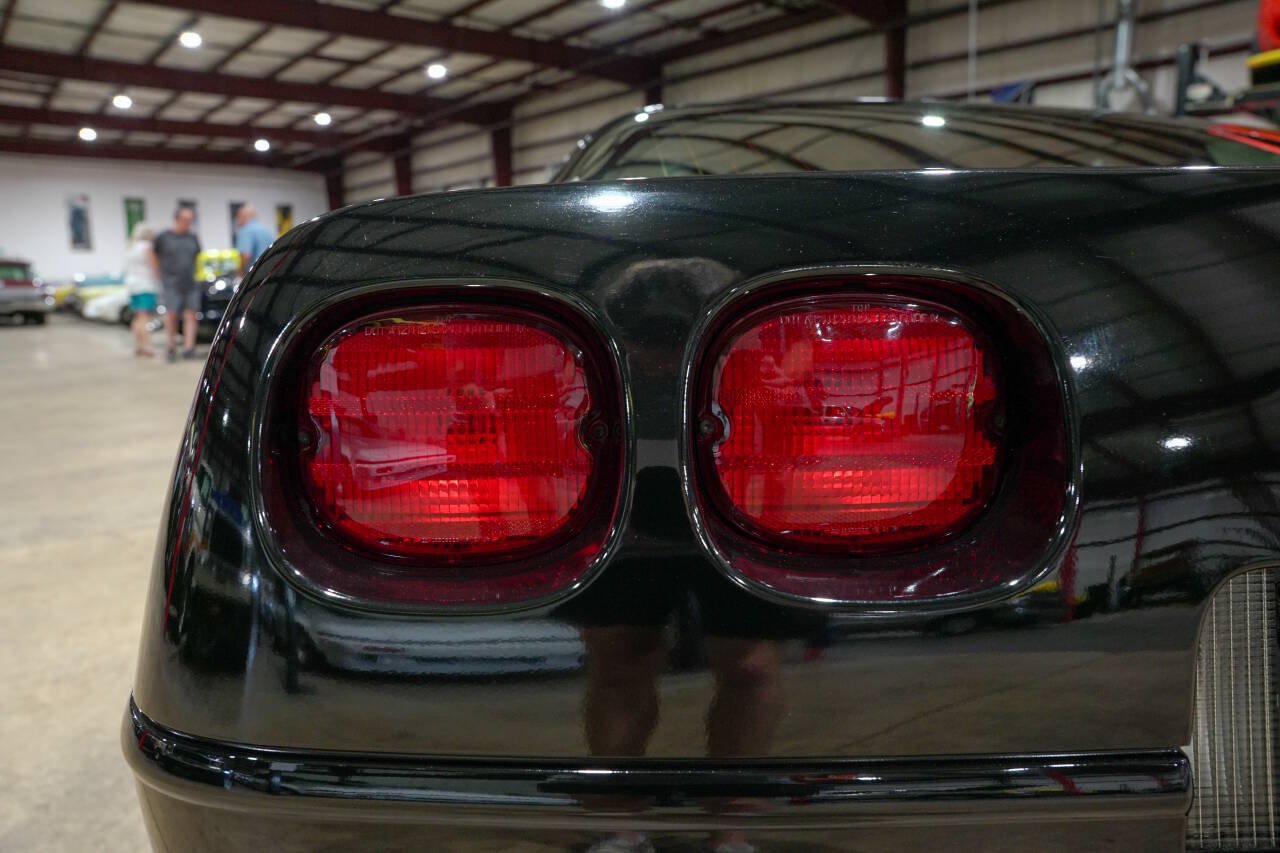Used 1991 Chevrolet Corvette Coupe RWD image 35