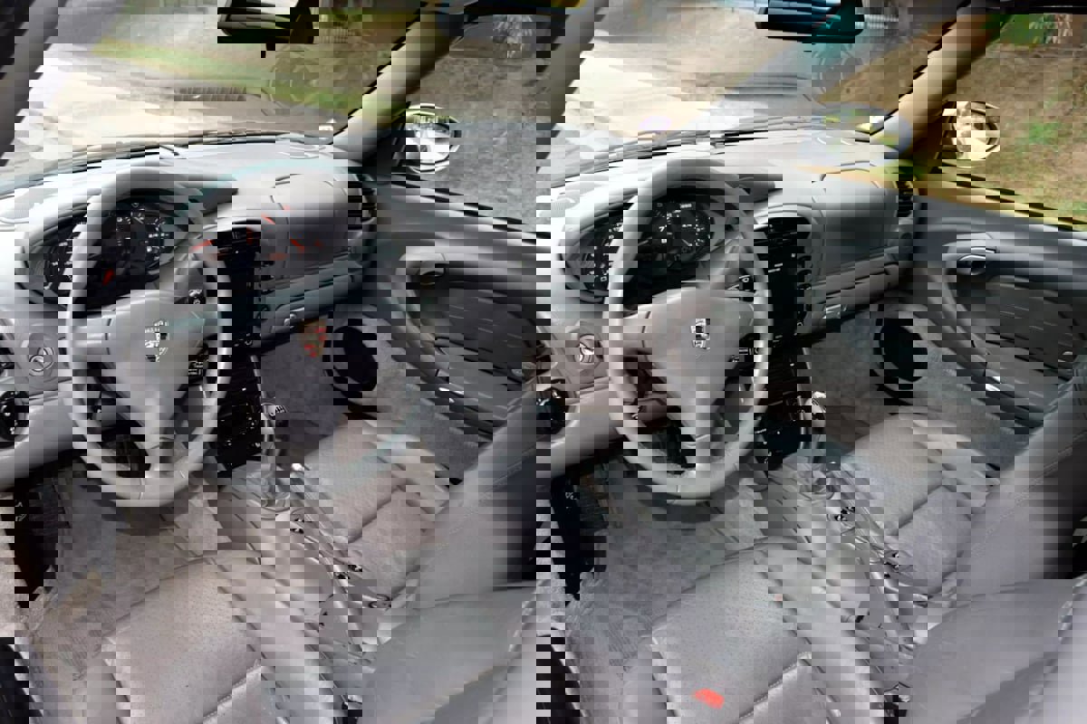 Used 2002 Porsche 911 Cabriolet image 16