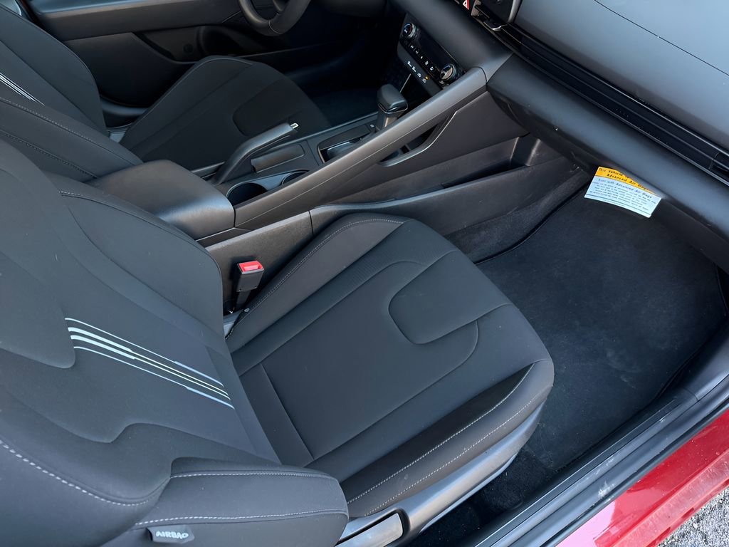 Used 2025 Hyundai Elantra Blue image 22