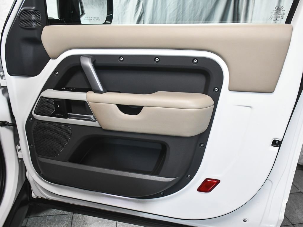 Used 2022 Land Rover Defender 90 X-Dynamic HSE image 14