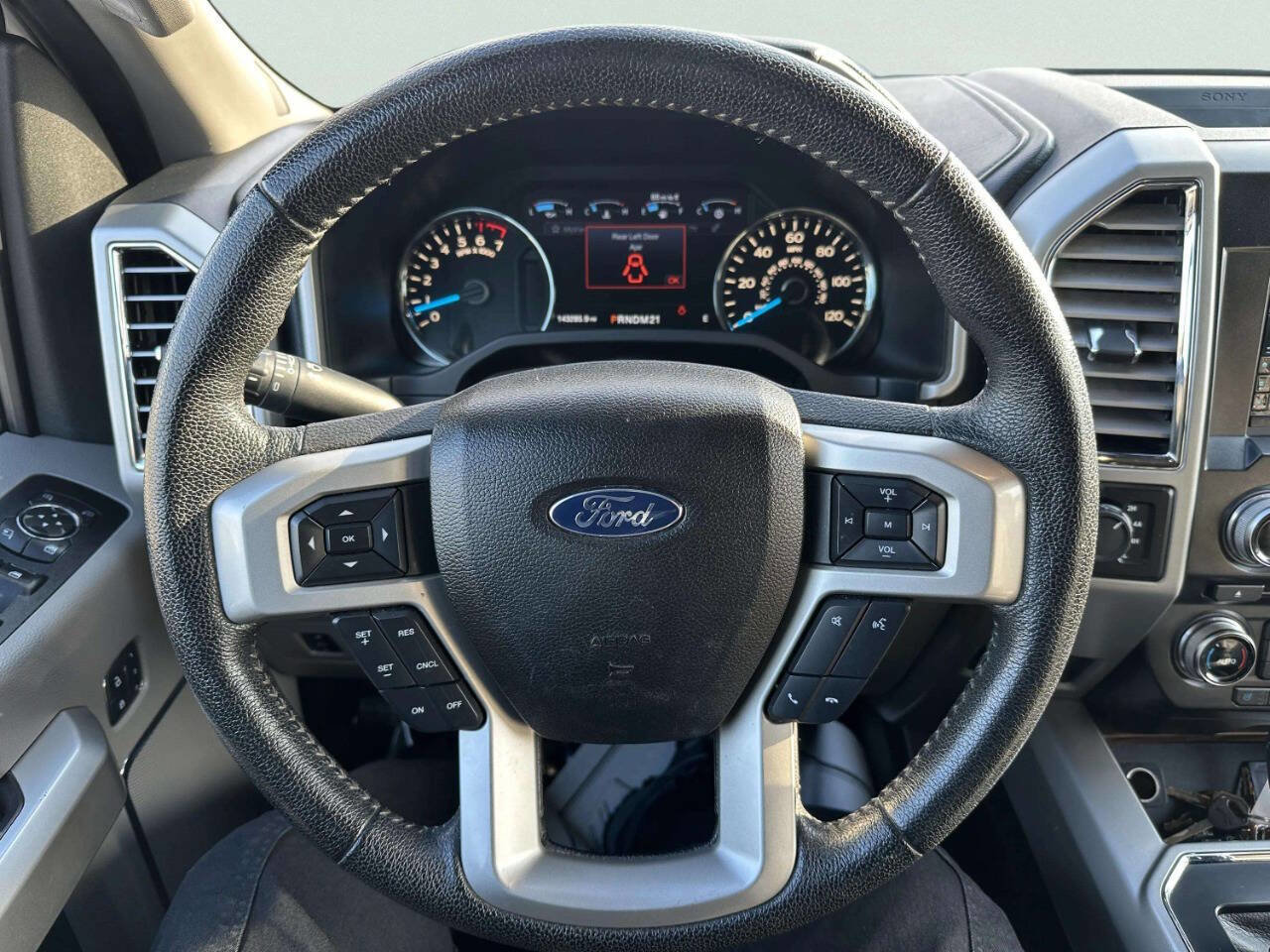 Used 2015 Ford F150 Lariat w/ Equipment Group 502A Luxury AWD/4WD image 21