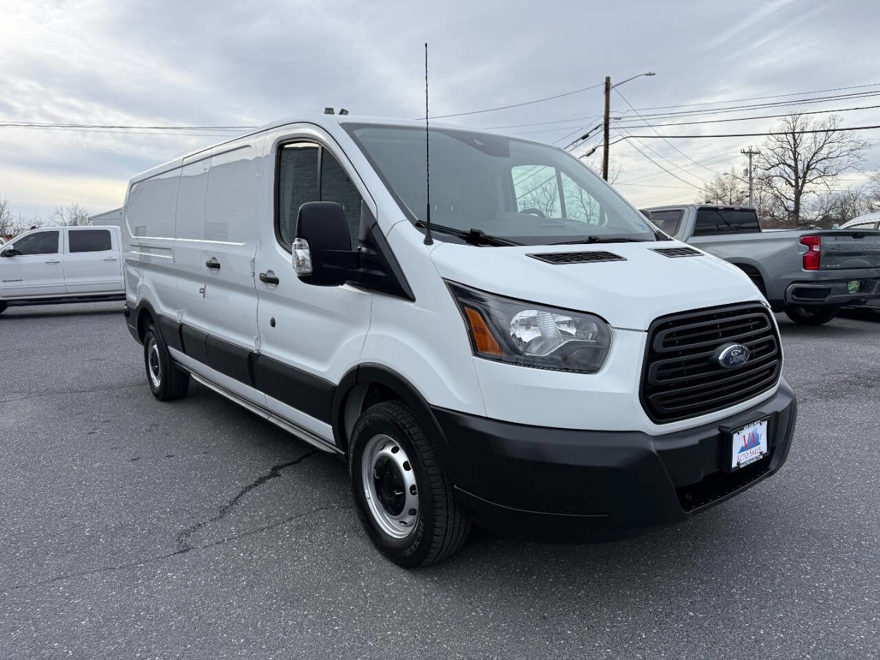 Used 2019 Ford Transit 350 148 Low Roof RWD image 4