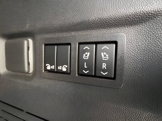 Used 2023 Chevrolet Suburban RST w/ Luxury Package image 33