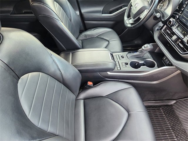 Used 2022 Toyota Highlander XLE image 15