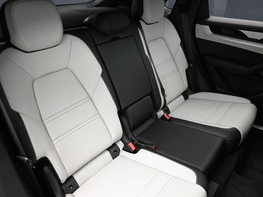 Certified 2026 Porsche Cayenne E-Hybrid Coupe AWD/4WD image 28