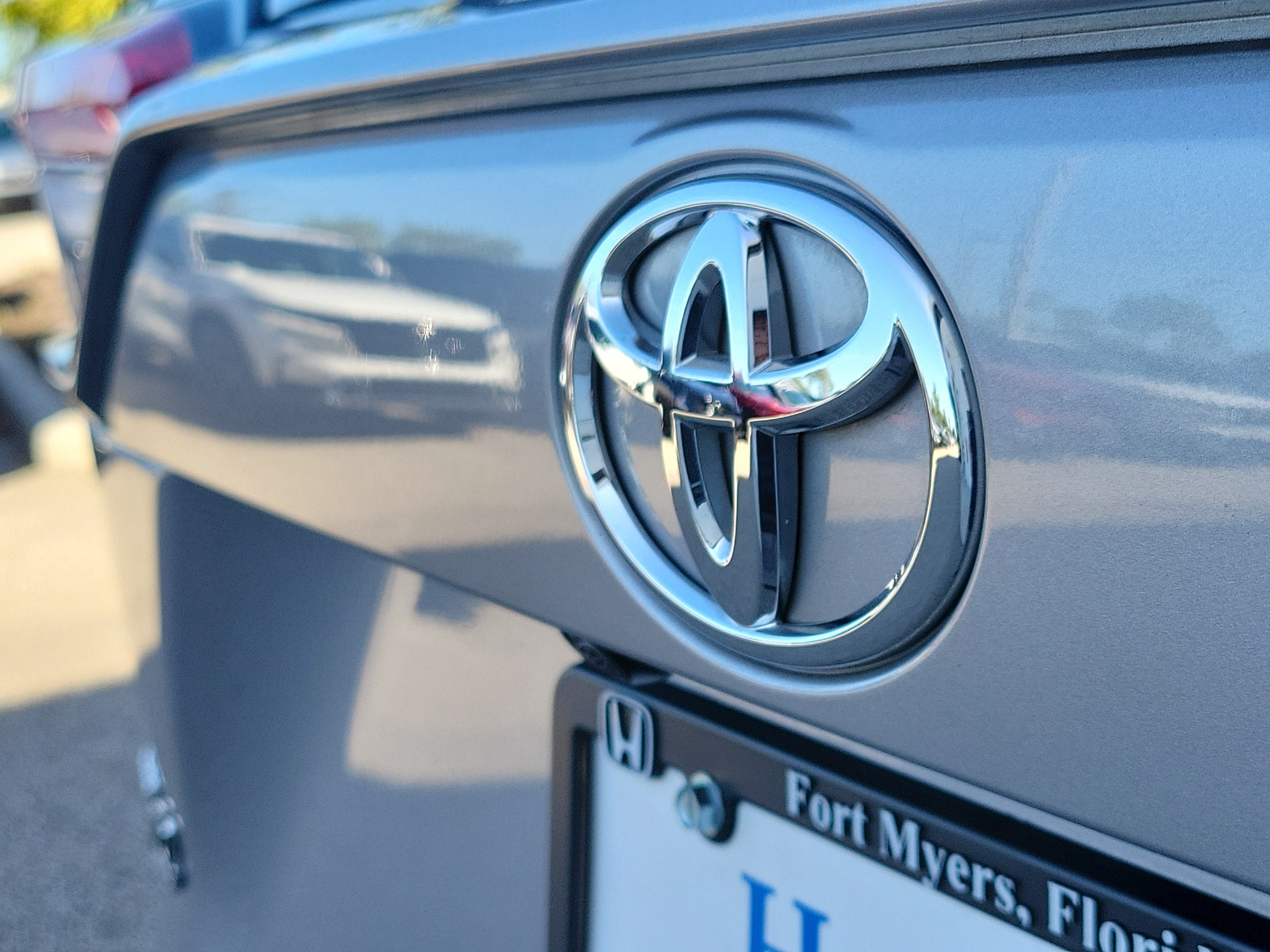 Used 2025 Toyota RAV4 LE AWD/4WD image 8
