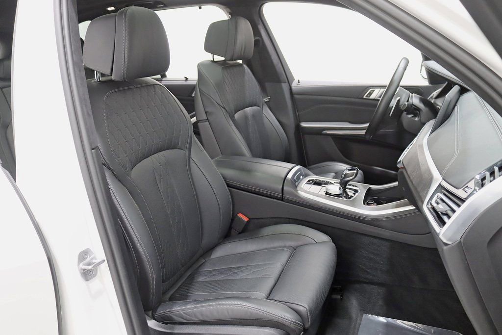 Used 2022 BMW X5 xDrive40i w/ M Sport Package image 33