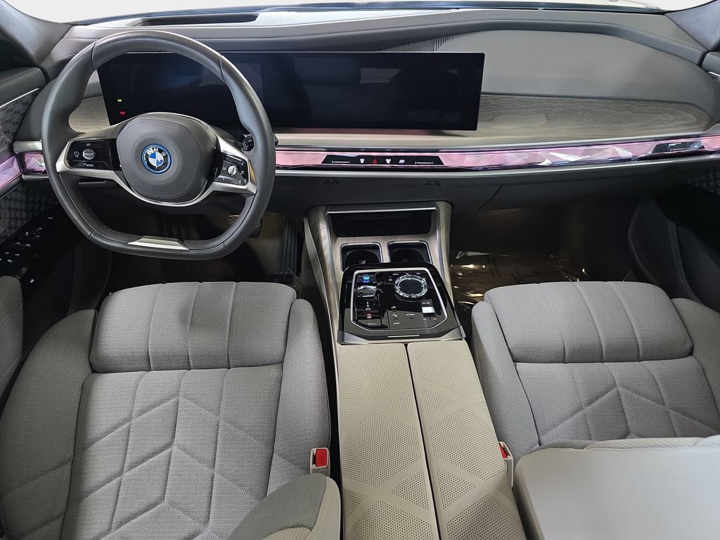 Used 2023 BMW i7 xDrive60 AWD/4WD image 12