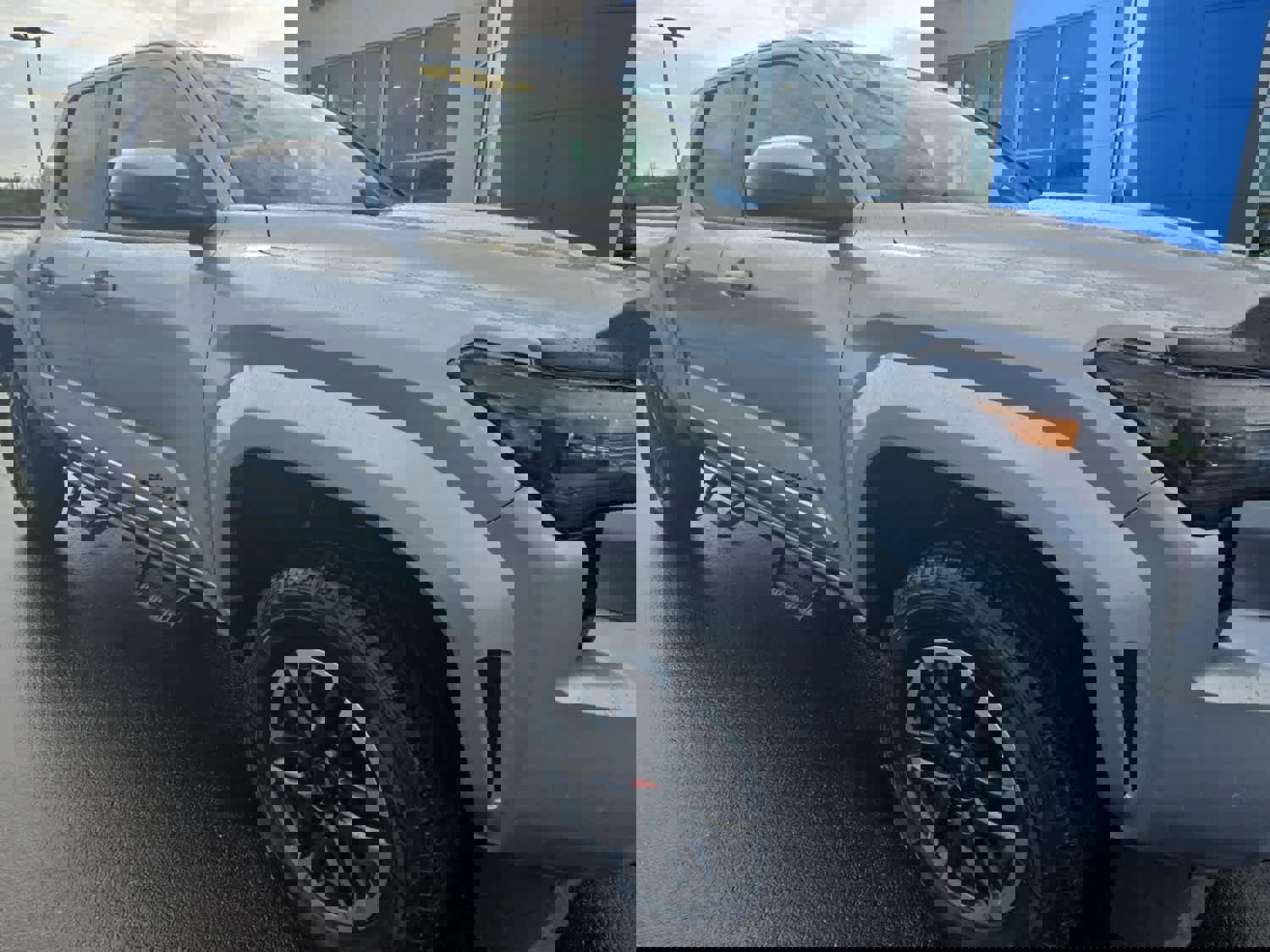 Used 2024 Toyota Tacoma TRD Sport w/ TRD Sport Upgrade Package AWD/4WD image 5