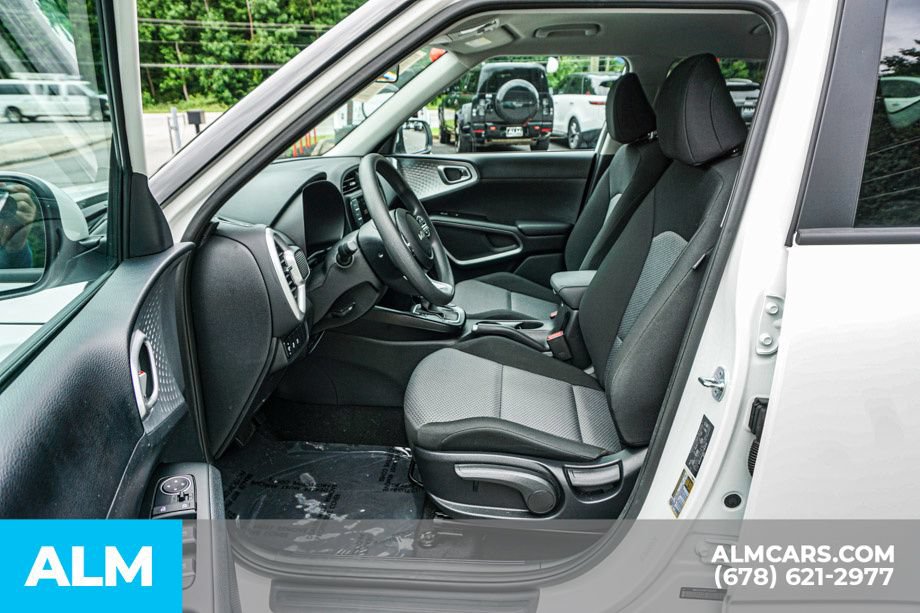Used 2025 Kia Soul LX w/ LX Technology Package FWD image 20
